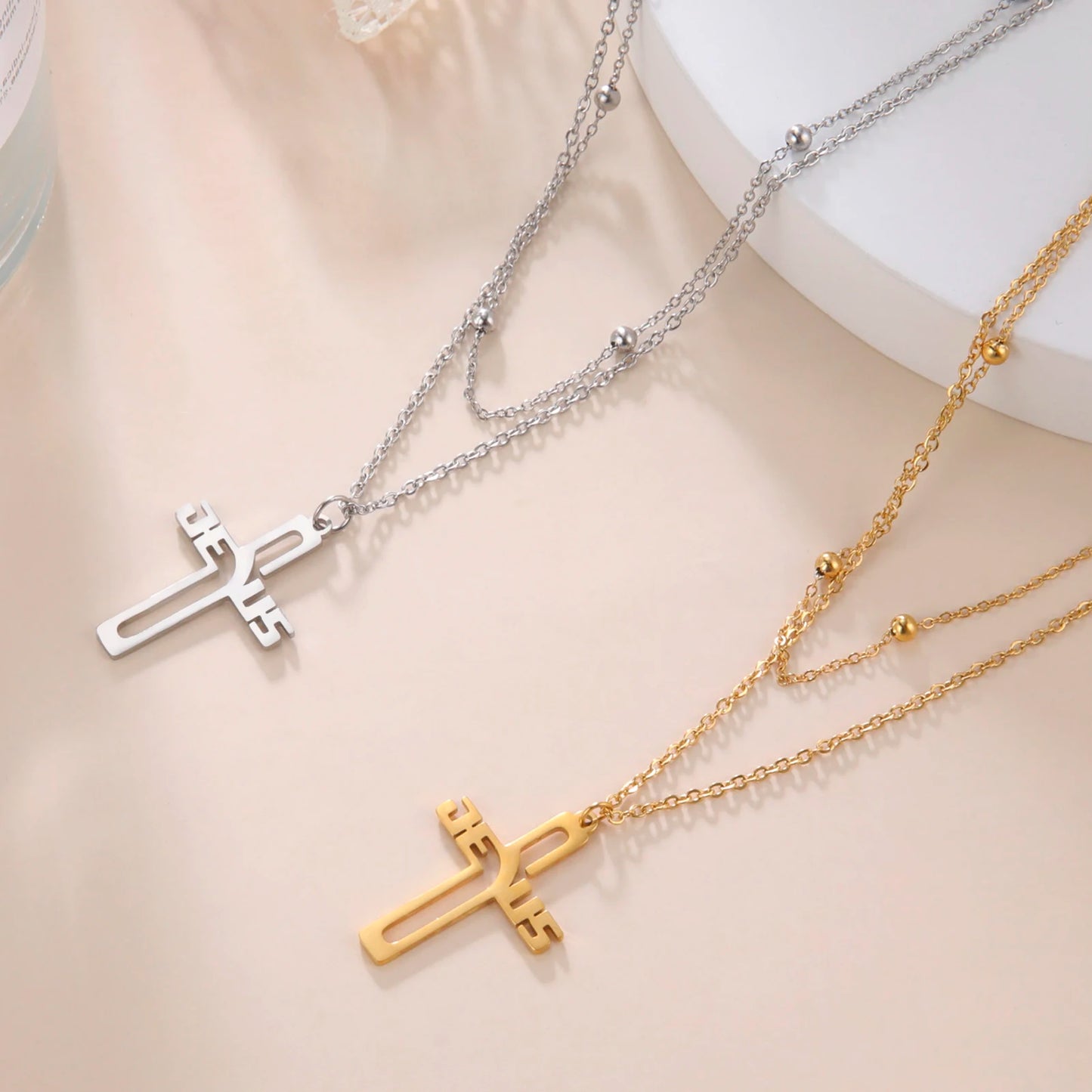 Cazador Jesus Cross Hollow Pendant Necklace